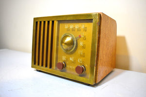 Tiger Stripe Maple Wood Grain Finished 1948 RCA Victor Model 75X15 AM Brown Bakelite Vacuum Tube Radio