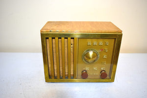 Tiger Stripe Maple Wood Grain Finished 1948 RCA Victor Model 75X15 AM Brown Bakelite Vacuum Tube Radio