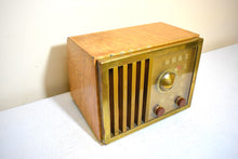 Load image into Gallery viewer, Tiger Stripe Maple Wood Grain Finished 1948 RCA Victor Model 75X15 AM Brown Bakelite Vacuum Tube Radio