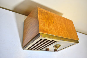 Tiger Stripe Maple Wood Grain Finished 1948 RCA Victor Model 75X15 AM Brown Bakelite Vacuum Tube Radio