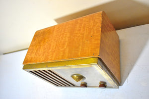 Tiger Stripe Maple Wood Grain Finished 1948 RCA Victor Model 75X15 AM Brown Bakelite Vacuum Tube Radio