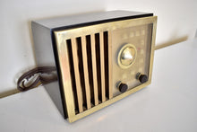 Charger l&#39;image dans la galerie, Bluetooth Ready To Go - Regis Gold Bakelite 1947 RCA Victor Model 75X11 AM Vacuum Tube Radio Sounds Great! Excellent Condition!