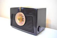 Charger l'image dans la galerie, Umber Brown Bakelite 1949 RCA Victor Model 8-X-541 Vacuum Tube AM Radio Sounds Great Popular Bakelite!