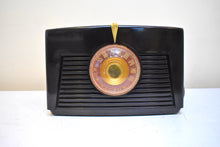 Charger l'image dans la galerie, Umber Brown Bakelite 1949 RCA Victor Model 8-X-541 Vacuum Tube AM Radio Sounds Great Popular Bakelite!