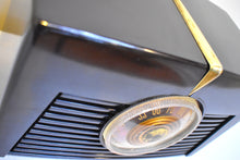 Charger l'image dans la galerie, Umber Brown Bakelite 1949 RCA Victor Model 8-X-541 Vacuum Tube AM Radio Sounds Great Popular Bakelite!