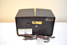 Charger l'image dans la galerie, Umber Brown Bakelite 1949 RCA Victor Model 8-X-541 Vacuum Tube AM Radio Sounds Great Popular Bakelite!