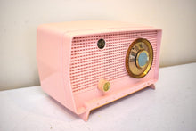 画像をギャラリービューアに読み込む, Peggy Pink 1956 RCA Victor Model 8-X-6F AM Vacuum Tube Radio Rare Color and Great Player!