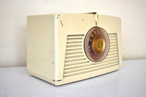 Bluetooth Ready To Go - Antigua Ivory 1949 RCA Victor Model 8X542 Vacuum Tube AM Radio Sounds Great! Simple Classy Design!