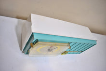 画像をギャラリービューアに読み込む, ターコイズとホワイトの 1957 RCA モデル X-4HE 真空管 AM ラジオは素晴らしいデュアル スピーカー サウンドを実現します。非常に良い状態！