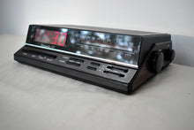 Charger l'image dans la galerie, Wood Grain 1980s 90s Radio Shack Realistic Model 12-1577 AM FM Digital Alarm Clock Radio! Excellent Condition!
