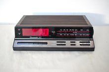 Charger l'image dans la galerie, Wood Grain 1980s 90s Radio Shack Realistic Model 12-1577 AM FM Digital Alarm Clock Radio! Excellent Condition!