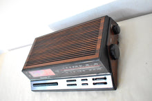 Charger l'image dans la galerie, Wood Grain 1980s 90s Radio Shack Realistic Model 12-1577 AM FM Digital Alarm Clock Radio! Excellent Condition!