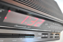 Charger l'image dans la galerie, Wood Grain 1980s 90s Radio Shack Realistic Model 12-1577 AM FM Digital Alarm Clock Radio! Excellent Condition!