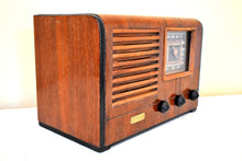 Load image into Gallery viewer, Artisan Handcrafted Wood Vintage St. Regis Model 402 Vacuum Tube AM Shortwave Radio Rare Manufacturer! Excellent Condition!