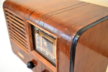 Load image into Gallery viewer, Artisan Handcrafted Wood Vintage St. Regis Model 402 Vacuum Tube AM Shortwave Radio Rare Manufacturer! Excellent Condition!
