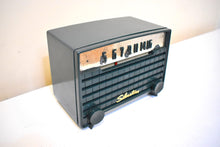Charger l&#39;image dans la galerie, Bluetooth Ready To Go - Forest Green 1953 Silvertone Model 2006 Vacuum Tube Radio Looks and Sounds Great! Excellent Condition!