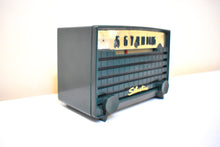 Charger l&#39;image dans la galerie, Bluetooth Ready To Go - Forest Green 1953 Silvertone Model 2006 Vacuum Tube Radio Looks and Sounds Great! Excellent Condition!