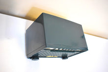 Charger l&#39;image dans la galerie, Bluetooth Ready To Go - Forest Green 1953 Silvertone Model 2006 Vacuum Tube Radio Looks and Sounds Great! Excellent Condition!