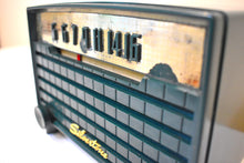 Charger l&#39;image dans la galerie, Bluetooth Ready To Go - Forest Green 1953 Silvertone Model 2006 Vacuum Tube Radio Looks and Sounds Great! Excellent Condition!