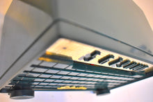 Charger l&#39;image dans la galerie, Bluetooth Ready To Go - Forest Green 1953 Silvertone Model 2006 Vacuum Tube Radio Looks and Sounds Great! Excellent Condition!