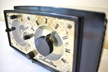 画像をギャラリービューアに読み込む, オブシディアン ブラック 1953 シルバートーン モデル 3007 真空管 AM クロック ラジオ 素晴らしい状態です。希少モデル！