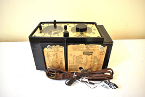 オブシディアン ブラック 1953 シルバートーン モデル 3007 真空管 AM クロック ラジオ 素晴らしい状態です。希少モデル！