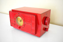 Charger l&#39;image dans la galerie, Torch Red 1954 Sonora Model 633 AM Vacuum Tube Radio Rare Color! Cute Old Girl!