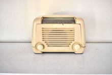 Charger l&#39;image dans la galerie, Bluetooth Ready To Go - Cream Ivory Post War 1946 Sonora RBU-175 AM Vacuum Tube Radio Sounds Great!