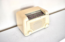 Charger l&#39;image dans la galerie, Bluetooth Ready To Go - Cream Ivory Post War 1946 Sonora RBU-175 AM Vacuum Tube Radio Sounds Great!