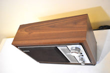 画像をギャラリービューアに読み込む, ソニーだけ！ 1975 ～ 1977 年 Sony モデル TFM-9440W AM/FM ソリッドステート トランジスタ ラジオのサウンドは素晴らしいです。