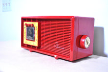 Charger l'image dans la galerie, Cardinal Red 1955 Sylvania Model 5484 Vacuum Tube Radio Sounds Great Excellent Condition!