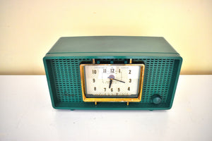 Sherwood Green Mid Century Vintage 1959 Sylvania Model 598 AM Vacuum Tube Alarm Clock Radio Rare Working Panelescent Clock Display! Excellent Condition!