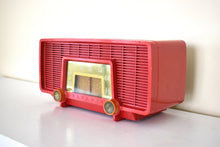 Charger l&#39;image dans la galerie, Flyer Red 1959 Sylvania R518-8483 AM  Vacuum Tube Radio Sounds Great! Loud and Clear Sounding!
