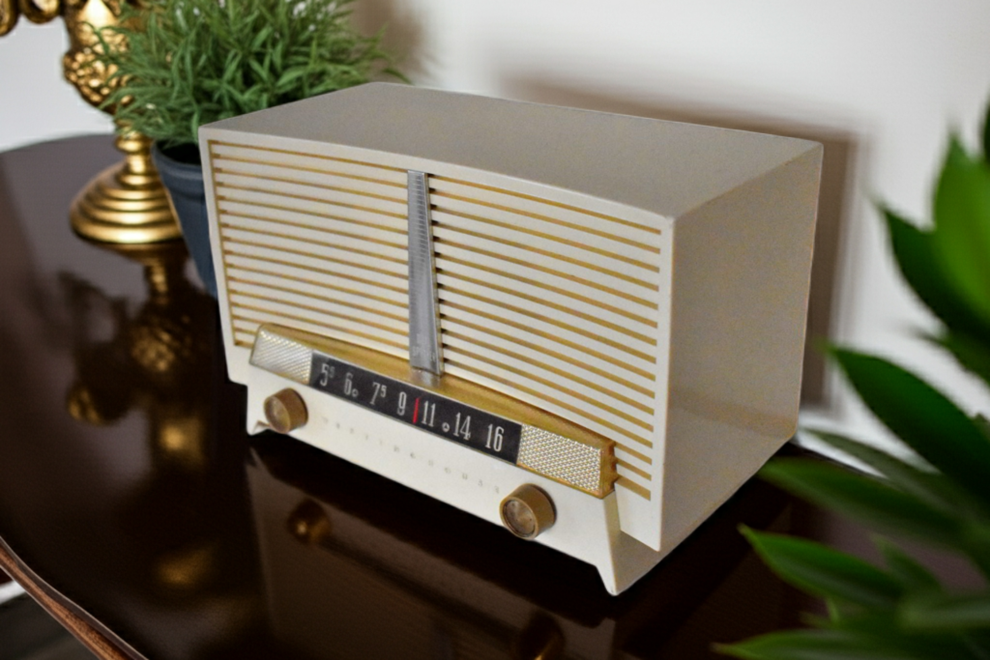 Ivory White 1955 Westinghouse H-436T5 AM Vacuum Tube Retro Radio Excellent Condition Sounds Great!