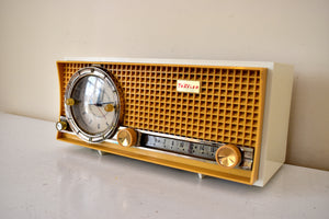 Harvest Gold 1959 Travler Model 59C22 AM Vacuum Tube Alarm Clock Radio Sounds Great! Excellent Condition with Rare Working Clock Light!