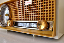 画像をギャラリービューアに読み込む, Harvest Gold 1963 Travler Model 59C22 AM Vacuum Tube Alarm Clock Radio Sounds Great! Excellent Condition with Rare Working Clock Light!
