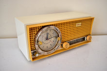 画像をギャラリービューアに読み込む, Harvest Gold 1963 Travler Model 59C22 AM Vacuum Tube Alarm Clock Radio Sounds Great! Excellent Condition with Rare Working Clock Light!