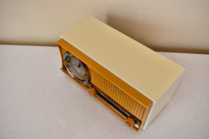 Harvest Gold 1963 Travler Model 59C22 AM Vacuum Tube Alarm Clock Radio Sounds Great! Excellent Condition with Rare Working Clock Light!
