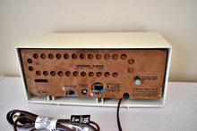Charger l&#39;image dans la galerie, Harvest Gold 1963 Travler Model 59C22 AM Vacuum Tube Alarm Clock Radio Sounds Great! Excellent Condition with Rare Working Clock Light!