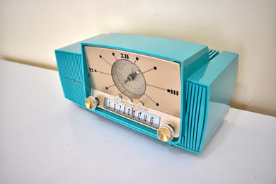 Seafoam Green Mid Century 1959 General Electric Model 914D Vacuum Tube AM Clock Radio Popular Model Sounds Terrific! Rare Sought After Color!
