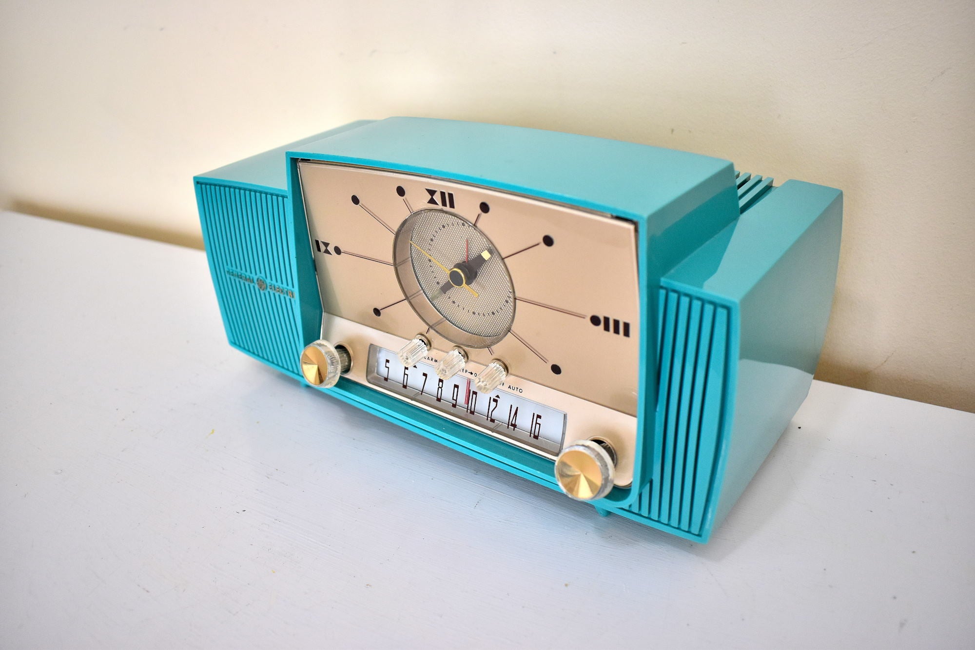 Seafoam Green Mid Century 1959 General Electric Model 914D Vacuum