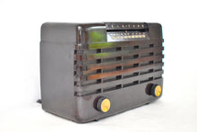 Charger l'image dans la galerie, Mocha Brown 1947 Teletone Model 135 Vacuum Tube AM Radio! Excellent Condition!