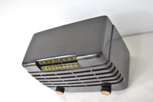 Charger l'image dans la galerie, Mocha Brown 1947 Teletone Model 135 Vacuum Tube AM Radio! Excellent Condition!