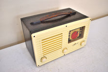 Load image into Gallery viewer, Alligator Wood 1950 Travler Model 5022 AM Portable Vacuum Tube Radio Excellent Condition! Sounds Great!