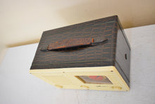 Load image into Gallery viewer, Alligator Wood 1950 Travler Model 5022 AM Portable Vacuum Tube Radio Excellent Condition! Sounds Great!