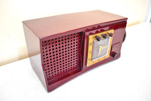 Maroon Burgundy 1955 Travler Model 55C42 Vacuum Tube AM Radio Rare Design! Sounds Great! Excellent Condition!