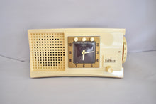 Load image into Gallery viewer, Vanilla Ivory 1955 Travler Model 55C42 Vacuum Tube AM Radio Rare Design! Sounds Great! Excellent Condition!