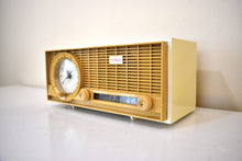 Load image into Gallery viewer, Harvest Gold 1963 Truetone Model 59C22 AM Vacuum Tube Radio Sounds Great! Excellent Condition!