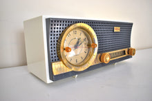 Charger l&#39;image dans la galerie, Charcoal White 1959 Travler C240 Vacuum Tube AM Clock Radio Excellent Condition! Sounds Fantastic!