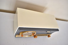 Charger l&#39;image dans la galerie, Charcoal White 1959 Travler C240 Vacuum Tube AM Clock Radio Excellent Condition! Sounds Fantastic!